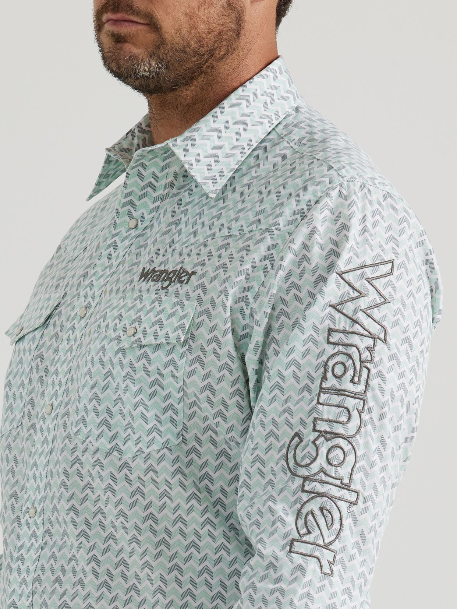 Wrangler Men's Logo Long Sleeve Western Snap Shirt