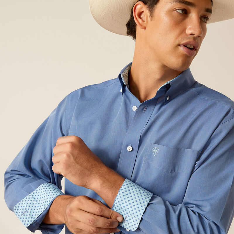 Ariat Men's Wrinkle Free Solid Pinpoint Oxford Classic Fit Shirt