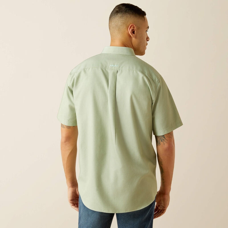 Ariat Men's Wrinkle Free Solid Classic Fit Short Sleeve Shirt