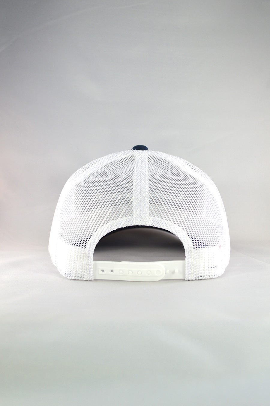 Kimes Ranch Men's Weekly Trucker
