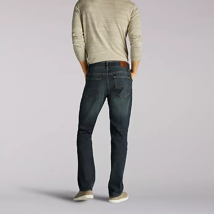 Lee Men's Extreme Motion Straight Fit Tapered Leg Jeans