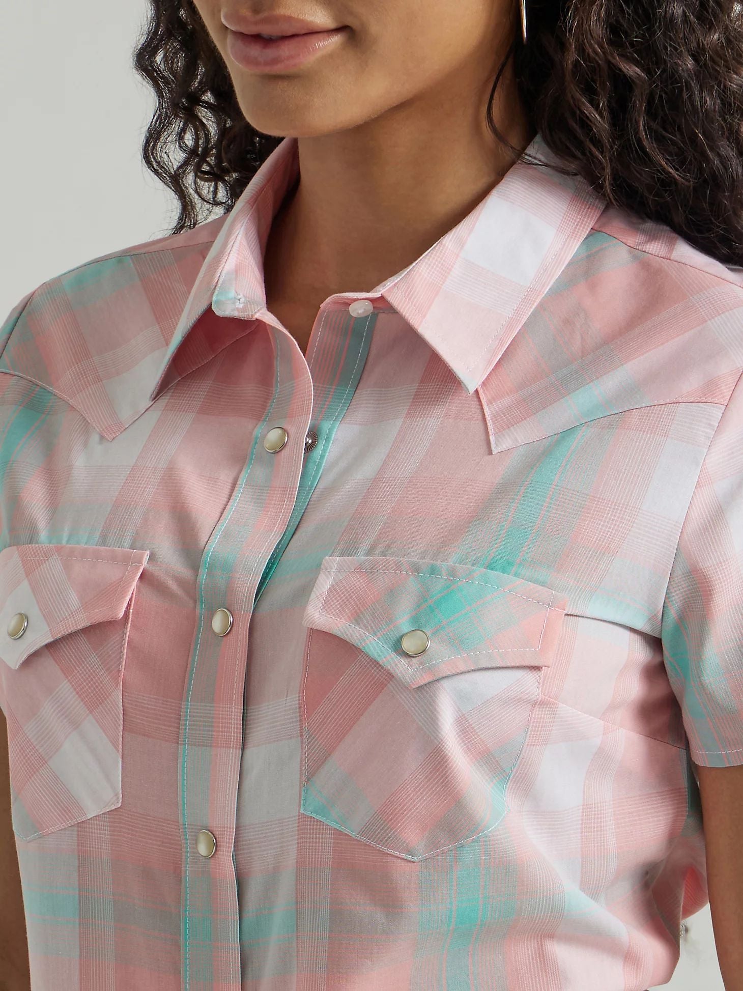 Wrangler Women's Essential Short Sleeve Plaid Western Snap Top